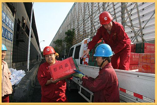 酷夏時節(jié)，興泰公司工會開展為基層送清涼慰問活動.jpg